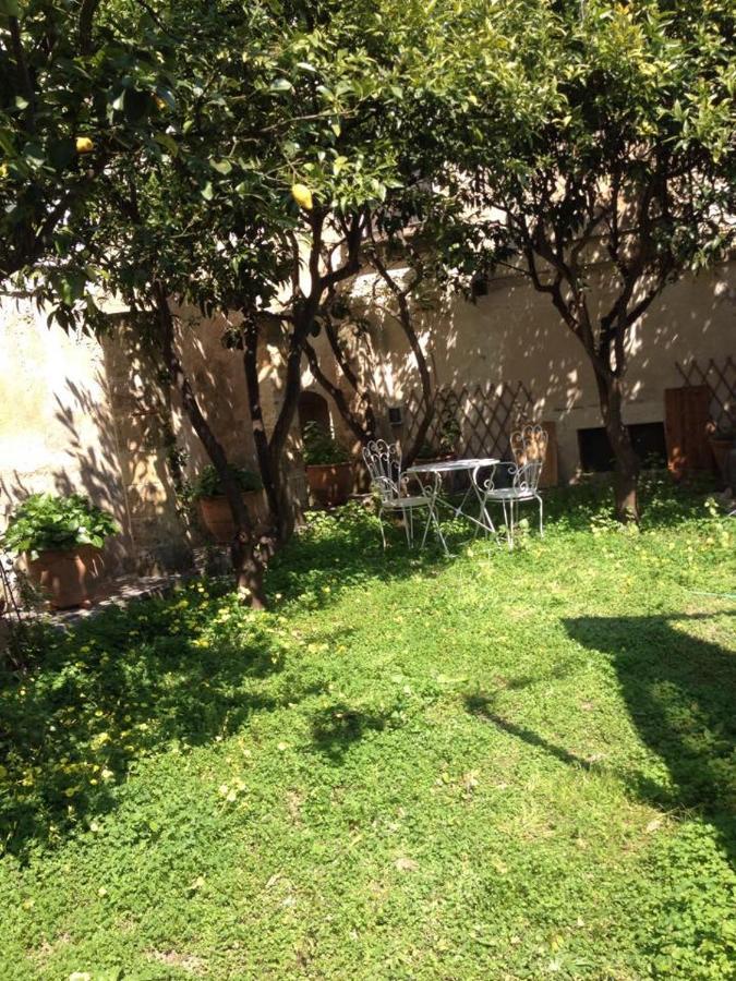 Il Giardino Acomodação com café da manhã Grottaglie Exterior foto